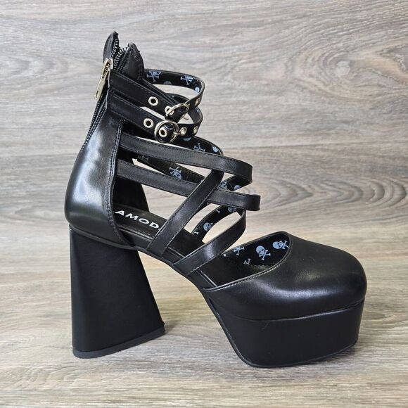 Dolls Kill Shoes - Dolls Kill Lamoda Love Language Platform Heals Women's 6 Strappy Heart Heel Goth